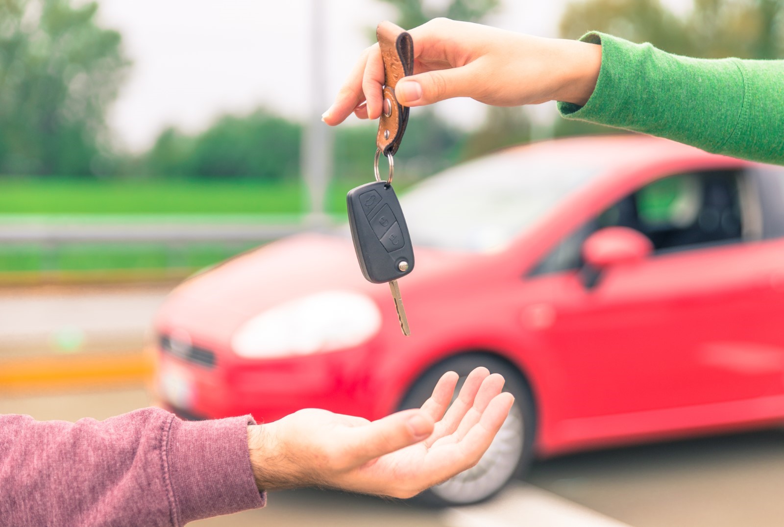 Private Car Sale vs. Dealership: Comprehensive Pros and Cons